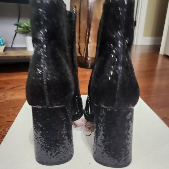 Boots - Picture 9 of 10